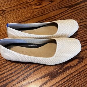 Women's Rothy’s The Max Square
Sandstone Micro Check
Size: 9